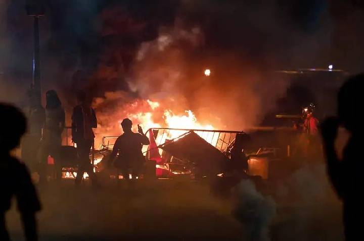 Polícia francesa prende 780 por confusão após vitória do PSG