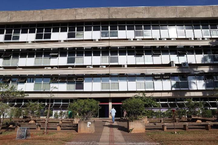 Prazo para participação em edital que prevê instalação de relógios eletrônicos digitais com câmeras de monitoramento vai até 5 de maio