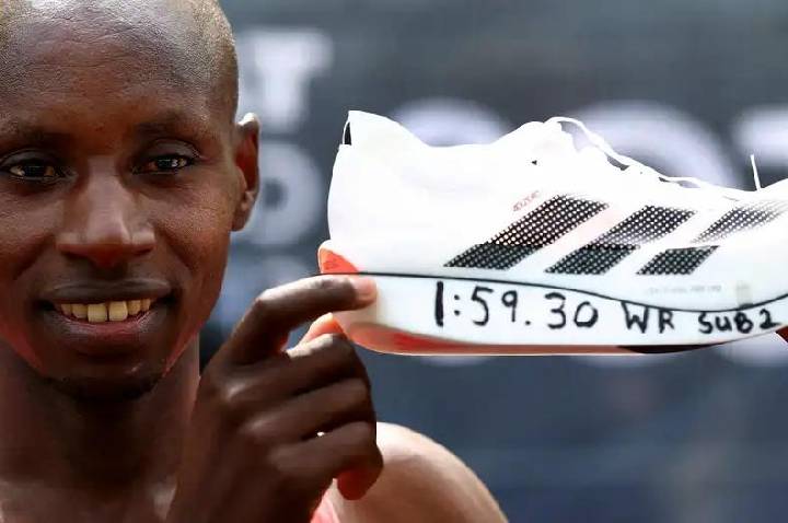 Queniano é 1º homem a completar maratona em menos de 2 horas