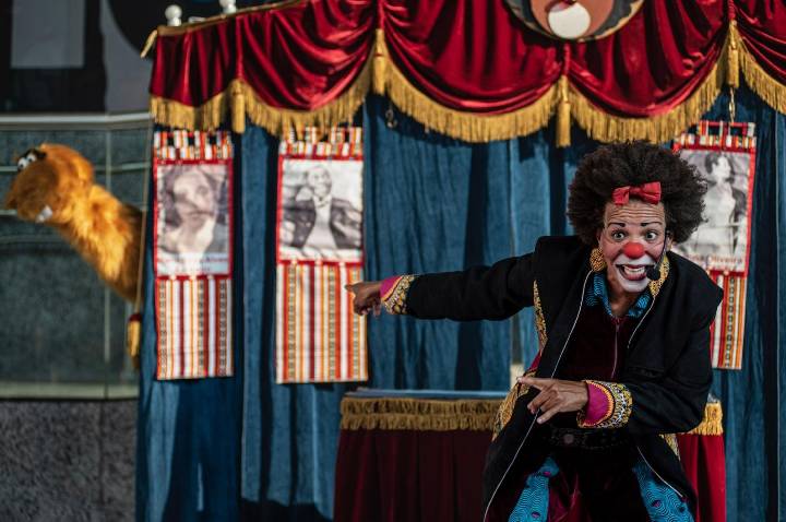 Quizumba leva palhaçaria, música e bonecos ao público infantil no SESI Santos com entrada gratuita