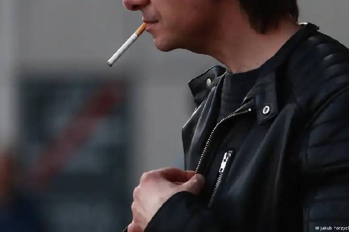 Reino Unido avança com veto a tabaco para nascidos após 2008