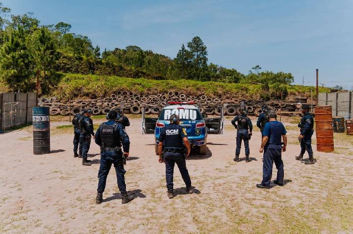 Romu de São Bernardo realiza treinamento prático sobre manuseio de armas e fundamentos de tiro