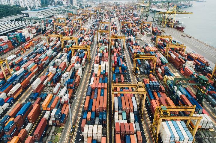 Rotas internacionais ajustam-se às mudanças no comércio global
