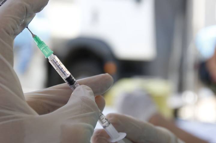 Sarampo: infectologista alerta para vacinação em viagens para a Copa