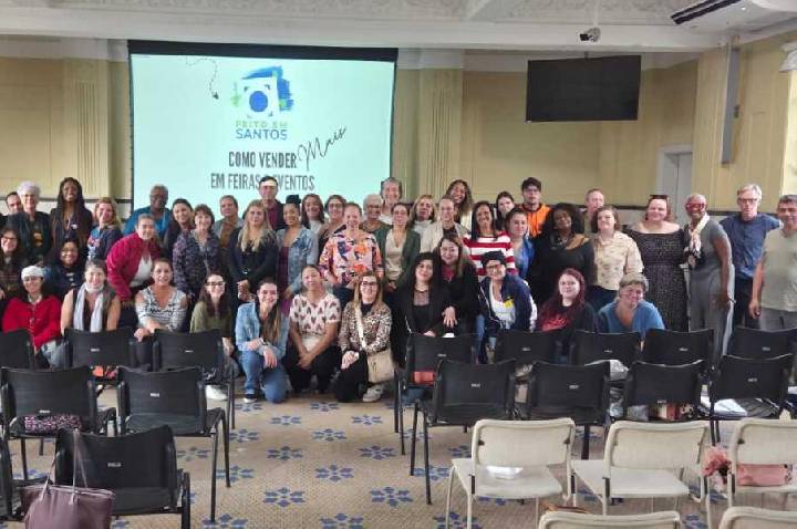 Sebrae-SP realiza capacitação de vendas para expositoras da Feira Feito em Santos