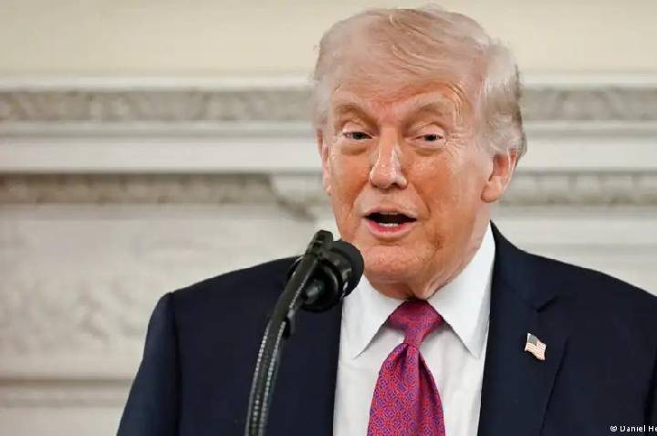 Trump anuncia tarifa de 25% sobre carros e caminhões da UE