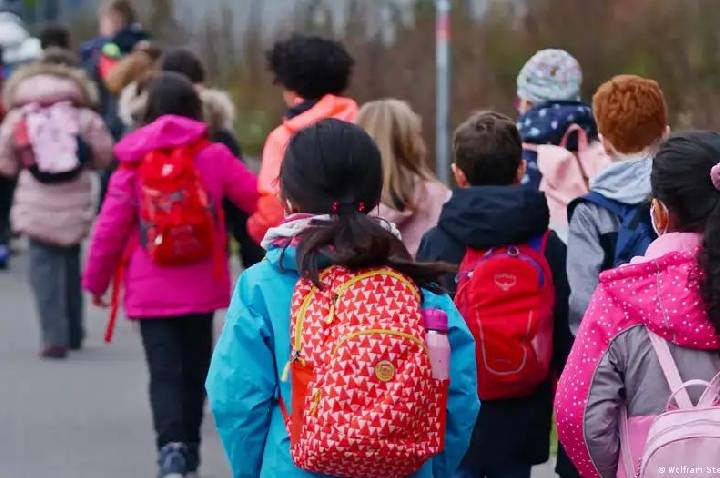 Unicef vê Alemanha abaixo da média em bem-estar infantil
