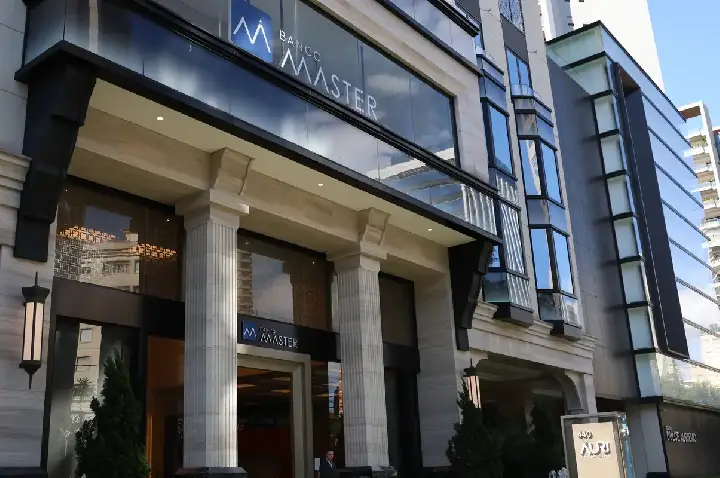 Vorcaro e ex-presidente do BRB se contradizem durante acareação