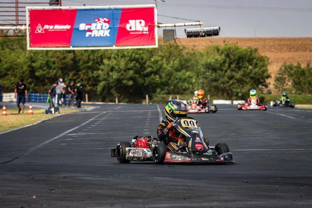 Acidentes tiram Leonardo Seckler da briga pelo pódio no Open, em Birigui