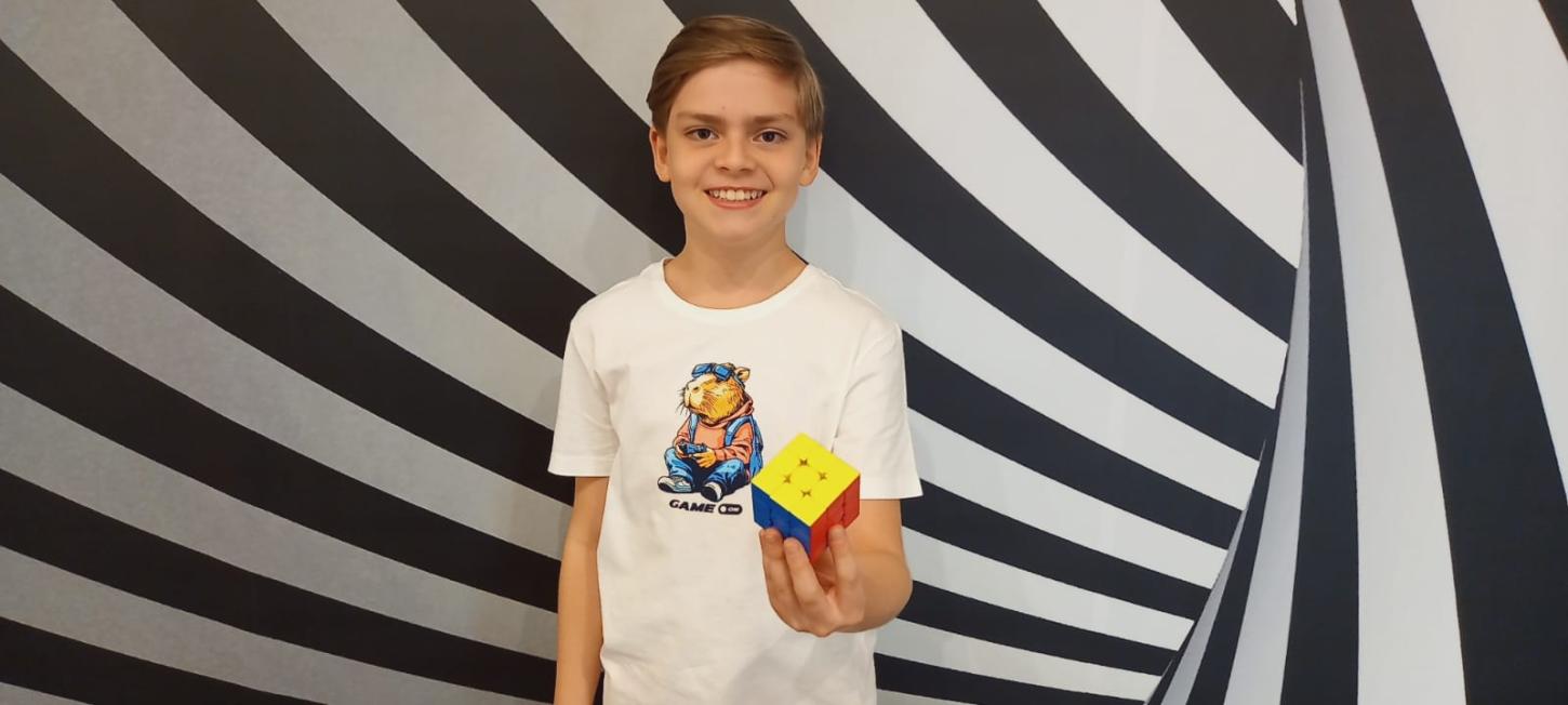 Com Cubo Mágico, Lucas transforma desafios em aprendizado