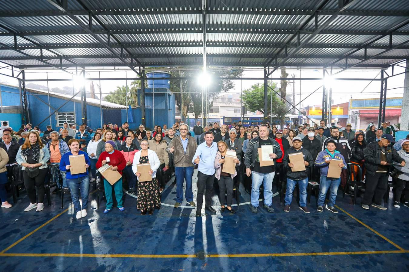 Prefeitura de São Bernardo faz entrega de 117 escrituras no Jardim Tupã
