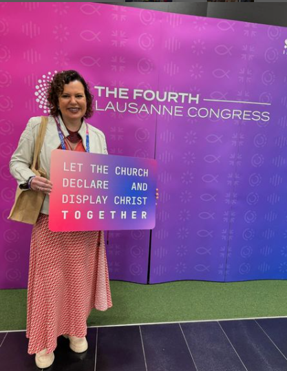 Sara Vargas, diretora-técnica da Pontes de Amor, representa o Brasil no Quarto Fórum Mundial de Lausanne