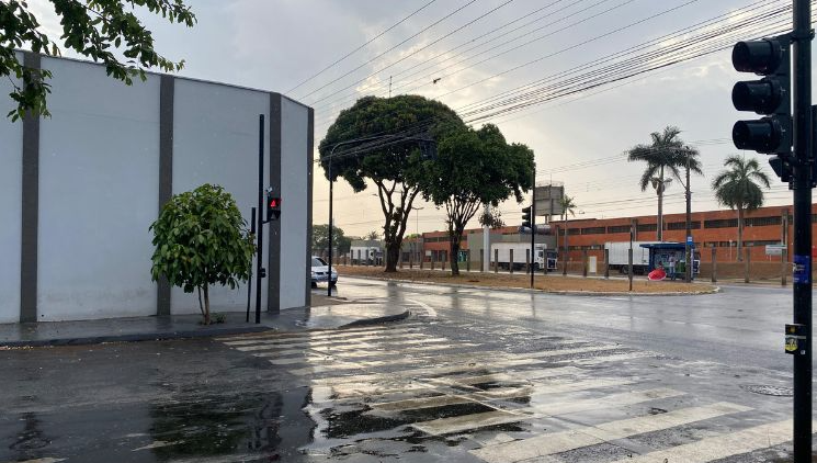 Calor de 40°C não ameniza mesmo com chuvas em bairros de Uberlândia