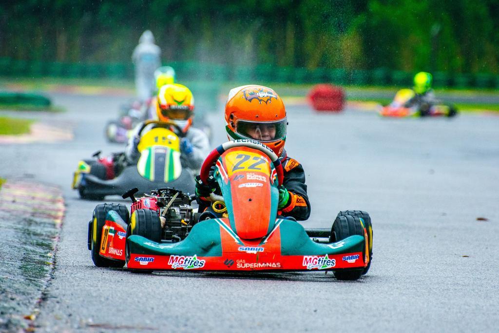 Gabriel Souza enfrentou pista molhada na 8ª etapa e mantém otimismo para chegar ao título da V11