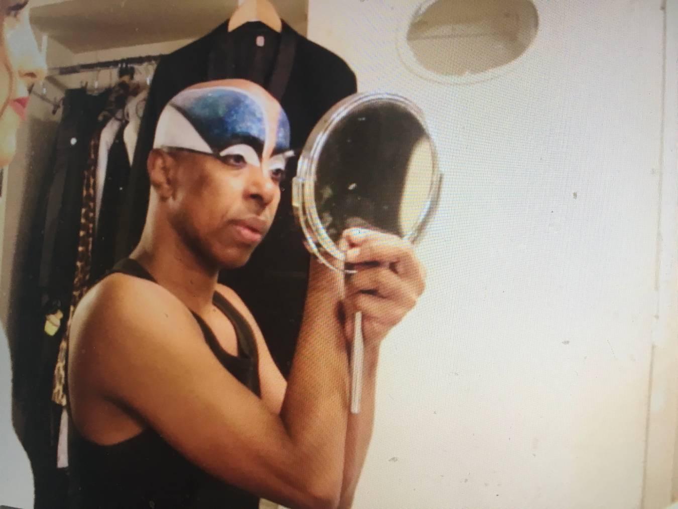 Madeleine à Paris: filme que conta a história de artista queer baiano está na 48ª Mostra Internacional de Cinema de São Paulo