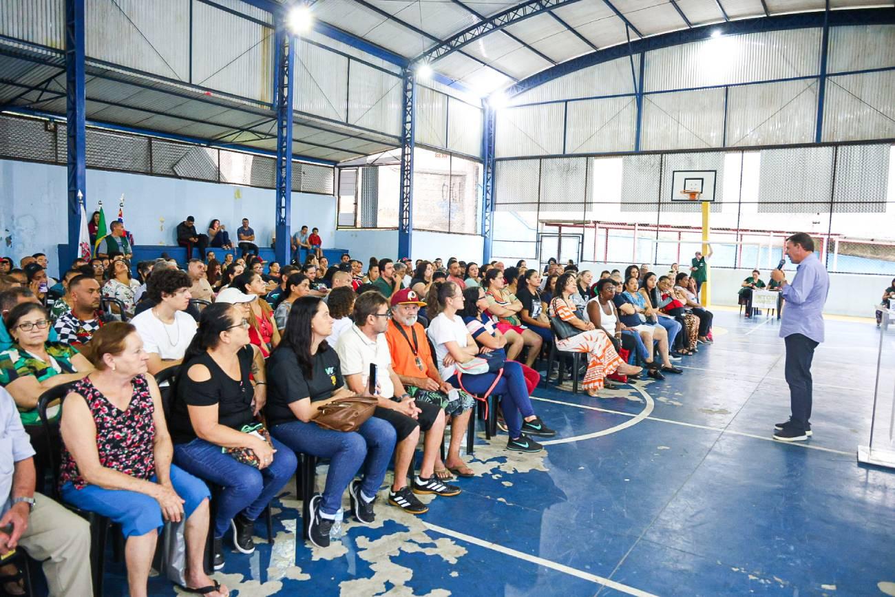 Prefeitura de São Bernardo entrega 155 escrituras a moradores do loteamento Divinéia Pantanal I