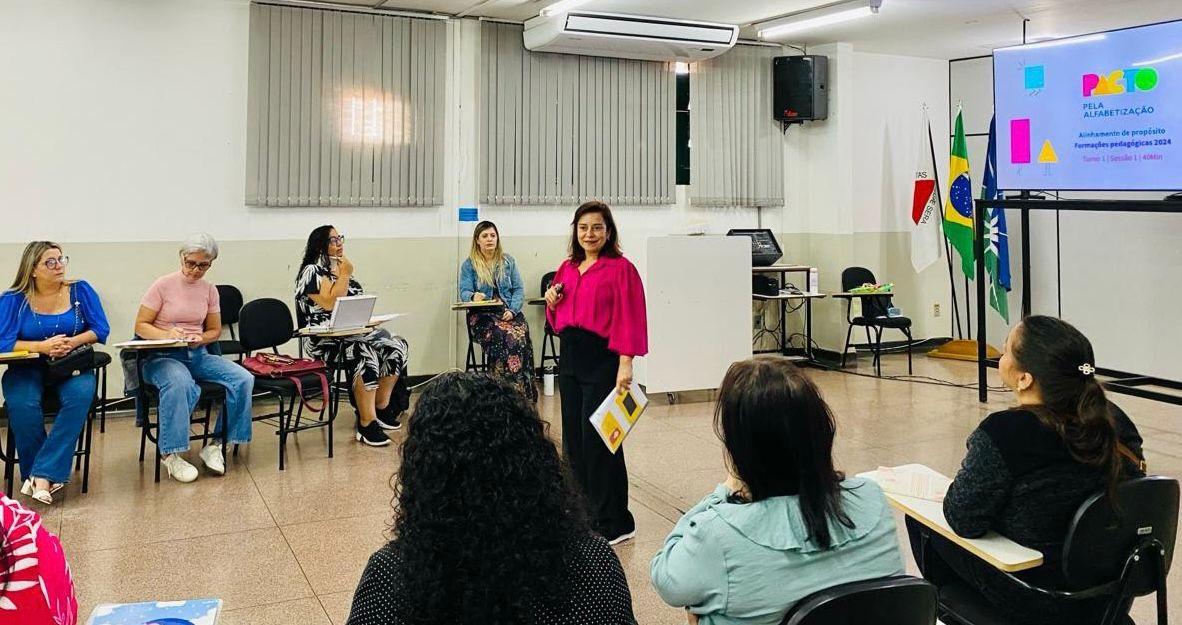 Professores de Uberlândia se tornam alunos em processo contínuo de formação pelo Pacto pela Alfabetização