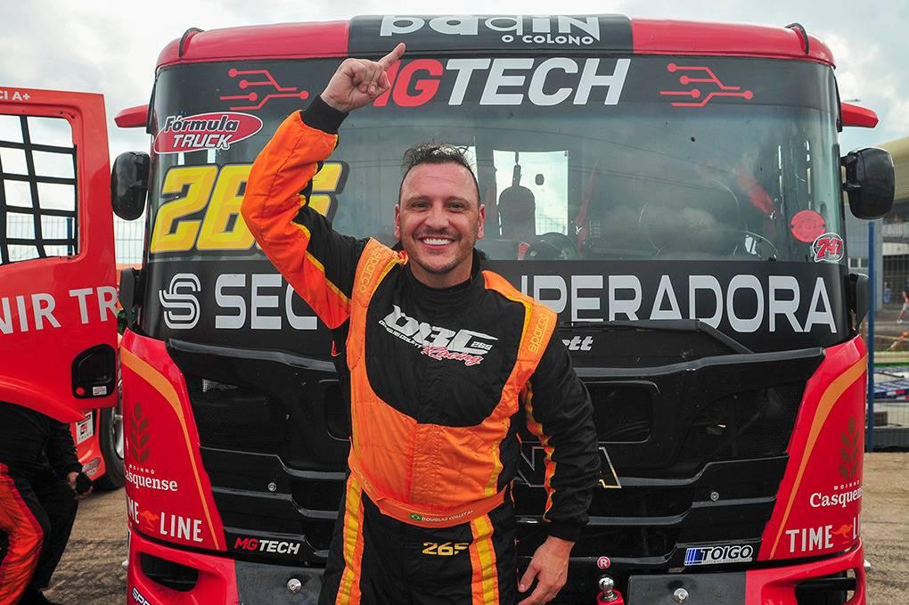 Douglas Collet é pole position da categoria F-Truck na Fórmula Truck em Cascavel