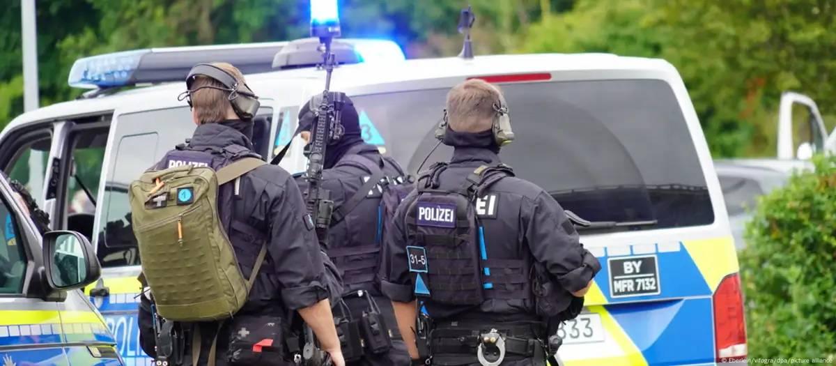 Polícia alemã prende jovens que planejavam golpe nazista