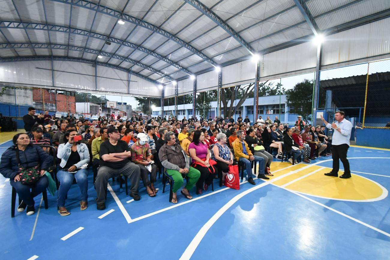 Prefeito Orlando Morando entrega 258 escrituras no Parque dos Químicos, região do Grande Alvarenga