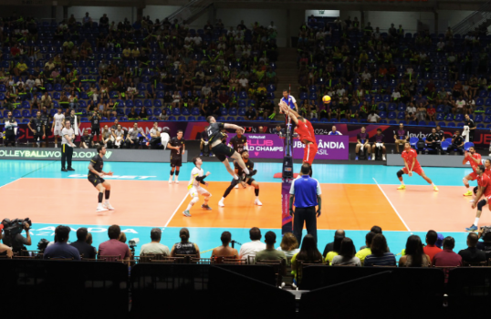 Arena Sabiazinho reúne mais de 3 mil pessoas no primeiro dia do Mundial de Clubes de Vôlei Masculino