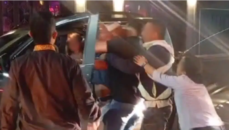 Briga de trânsito em Uberlândia: homem dá mata-leão em motorista durante confusão