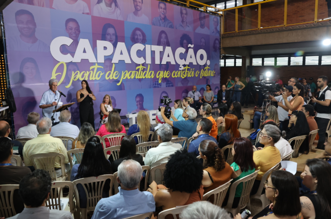 Cerimônia marca entrega de mais de 6 mil certificados de cursos profissionalizantes da Prefeitura