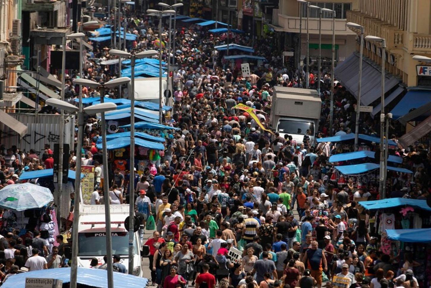 Compras de última hora aquecem o comércio popular em grandes centros