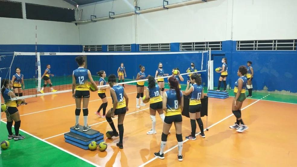Equipe sub-16 da Prefeitura disputa competições de vôlei feminino a partir de hoje (10)