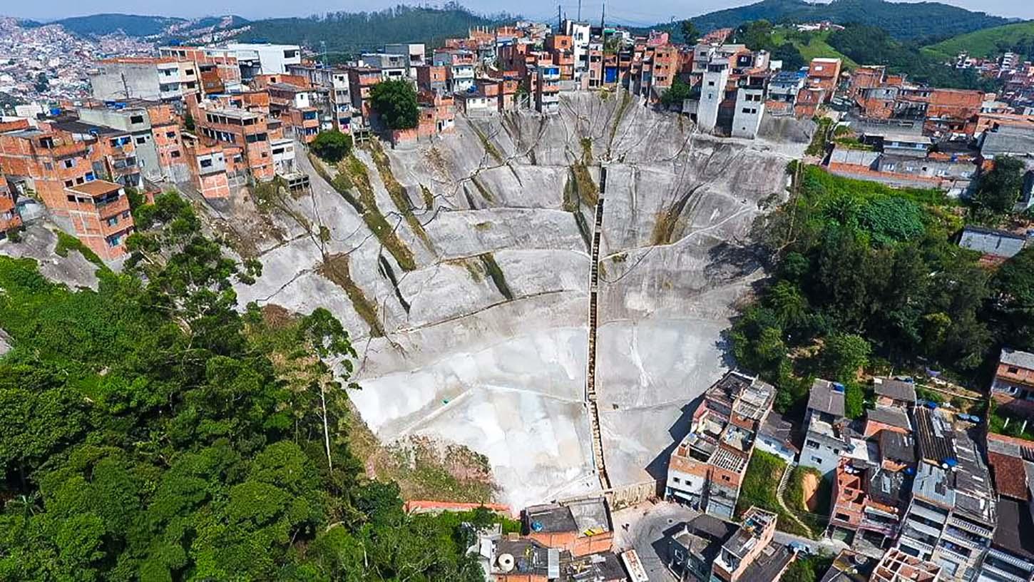 Prefeito Orlando Morando entrega obra de contenção de encosta na Rua da Bica