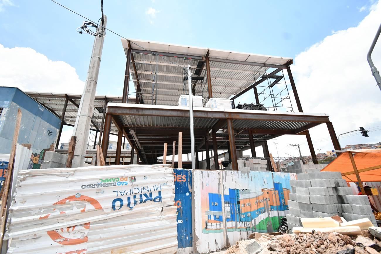 Prefeito Orlando Morando faz vistoria nas obras da 3ª unidade fixa do Bom Prato no Parque São Bernardo