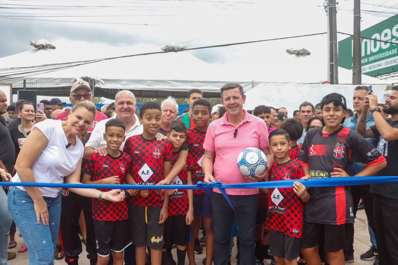 Prefeito Orlando Morando reinaugura campo do Orquídeas revitalizado, o 14º na gestão