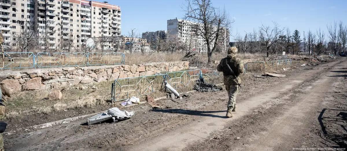 Rússia e Ucrânia trocam mais de 300 prisioneiros de guerra