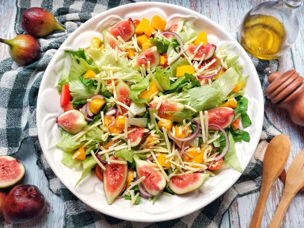 Salada tropical natalina: refrescante e muito saborosa!