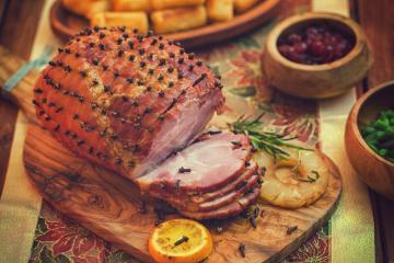 Tender Natalino: clássico da ceia de Natal, o tender é o pernil de porco defumado