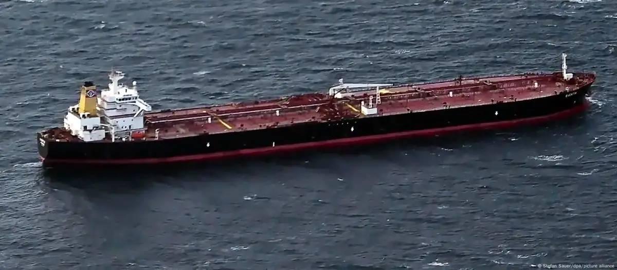 Alemanha: navio com petróleo russo à deriva no Mar Báltico