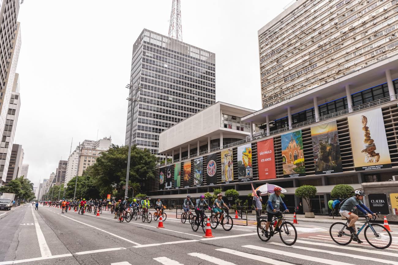 Aniversário de São Paulo: passeio de bicicleta com guia turístico passa por pontos históricos na região central e da Paulista