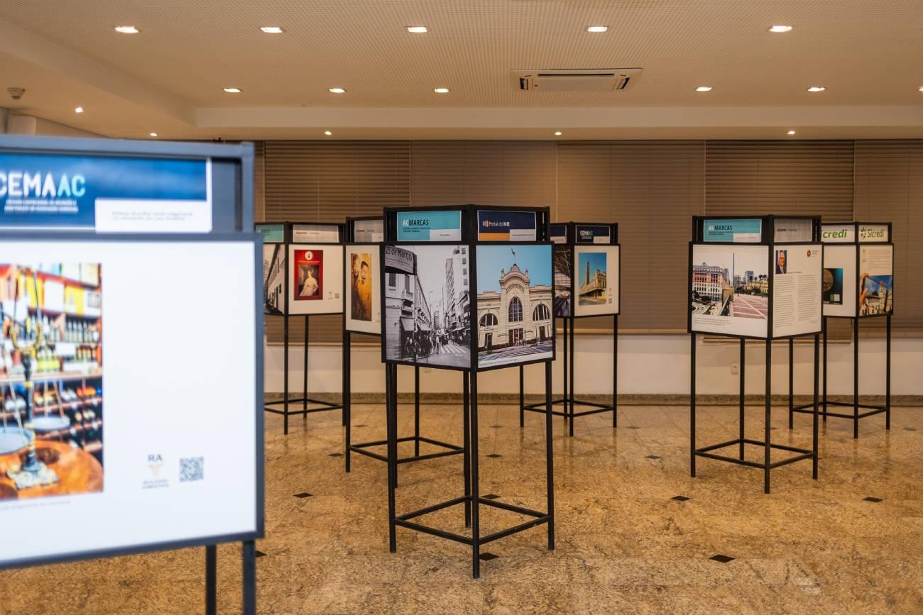 Estações do Metrô recebem exposição fotográfica interativa e inovadora que mostra 130 anos da história do comércio de São Paulo