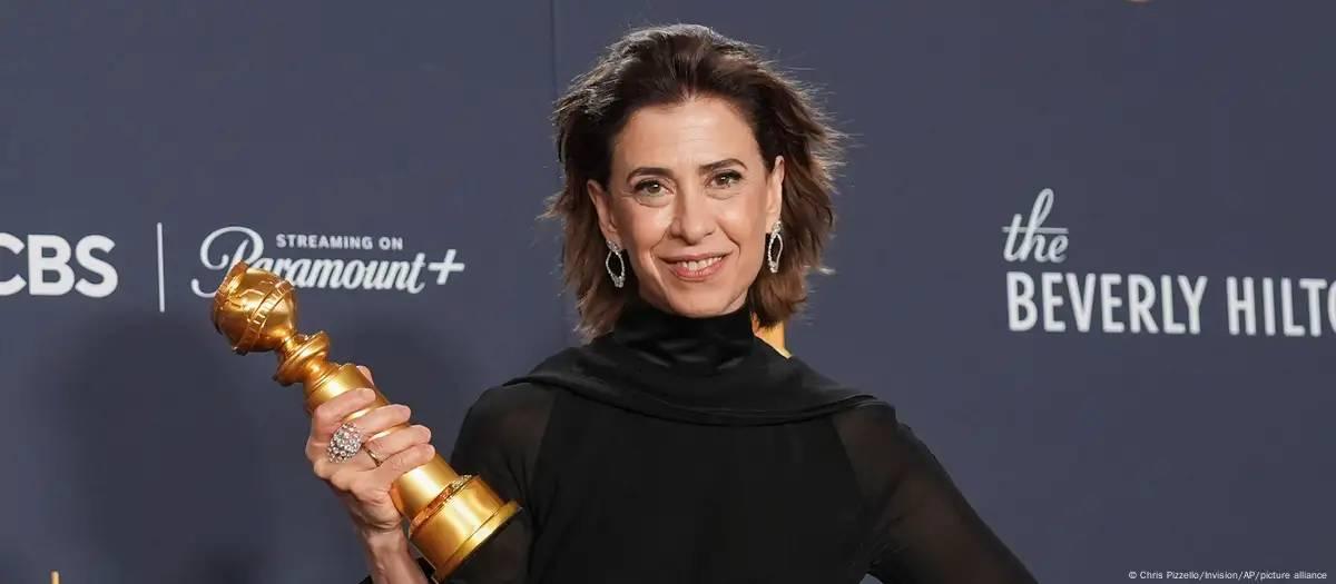 Fernanda Torres recebe Globo de Ouro por 