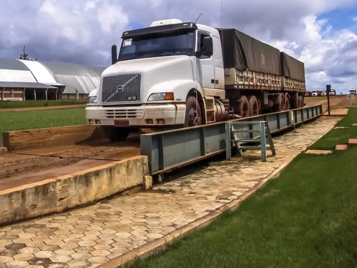 Multas por excesso de peso podem resultar em danos materiais e morais coletivos contra transportadoras