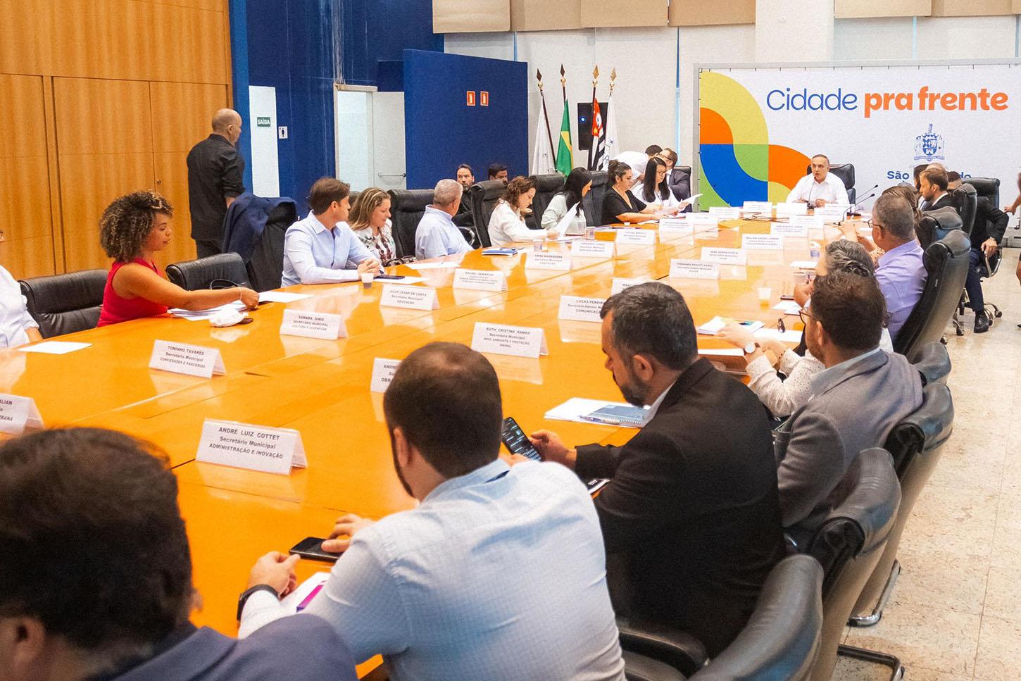 Prefeito Marcelo Lima reúne secretariado para alinhar estratégias com a Caixa