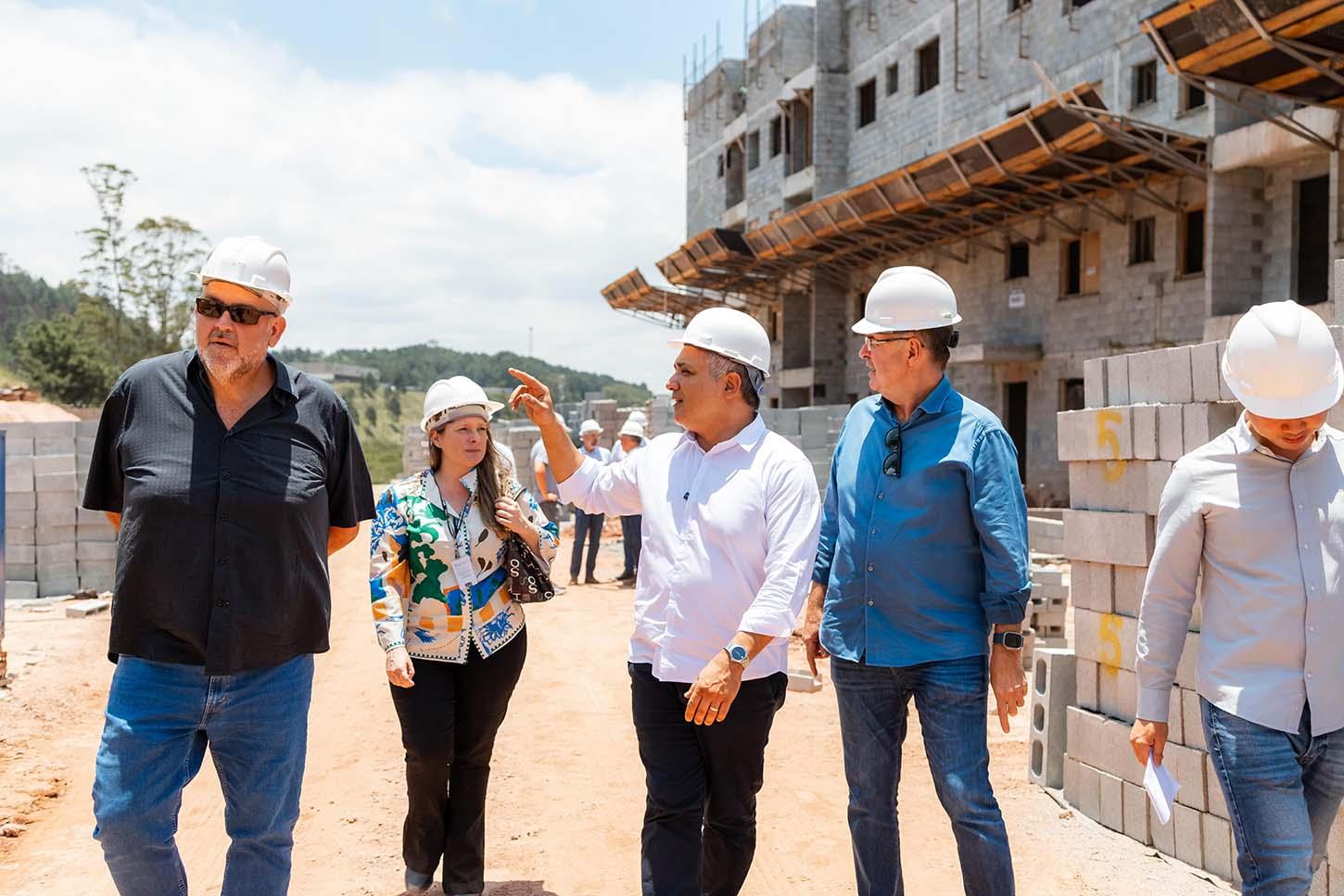 Prefeito Marcelo Lima vistoria obras dos residenciais Monte Sião, previstas para maio de 2026