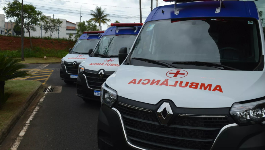 Prefeitura de Uberlândia entrega novas ambulâncias à população