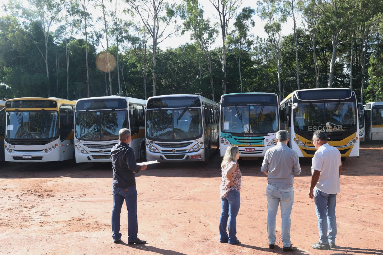 Prefeitura fiscaliza ônibus do transporte escolar municipal para garantir mais segurança aos estudantes