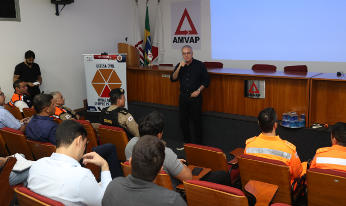 Prefeitura participa de reunião com Defesa Civil regional, Cemaden e prefeitos da região sobre prevenção a desastres climáticos