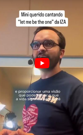 Professor de Uberlândia viraliza nas redes sociais ao ensinar músicas brasileiras para crianças nos Estados Unidos