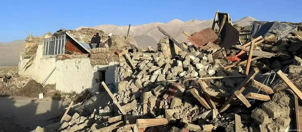 Terremoto deixa ao menos 126 mortos no Tibete