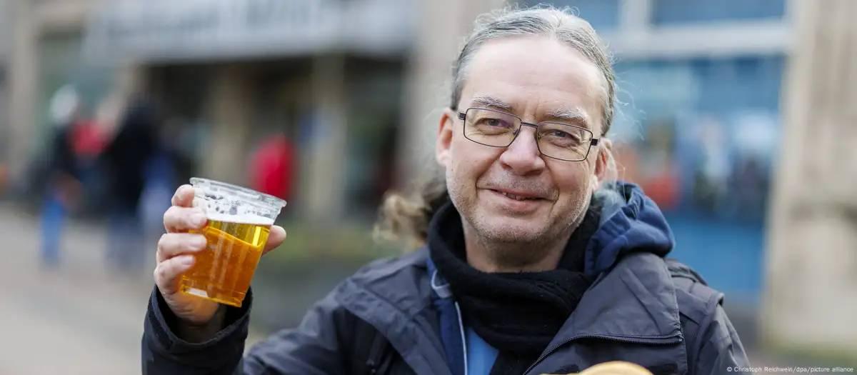 Cidade alemã oferece cerveja gratuita para atrair eleitores