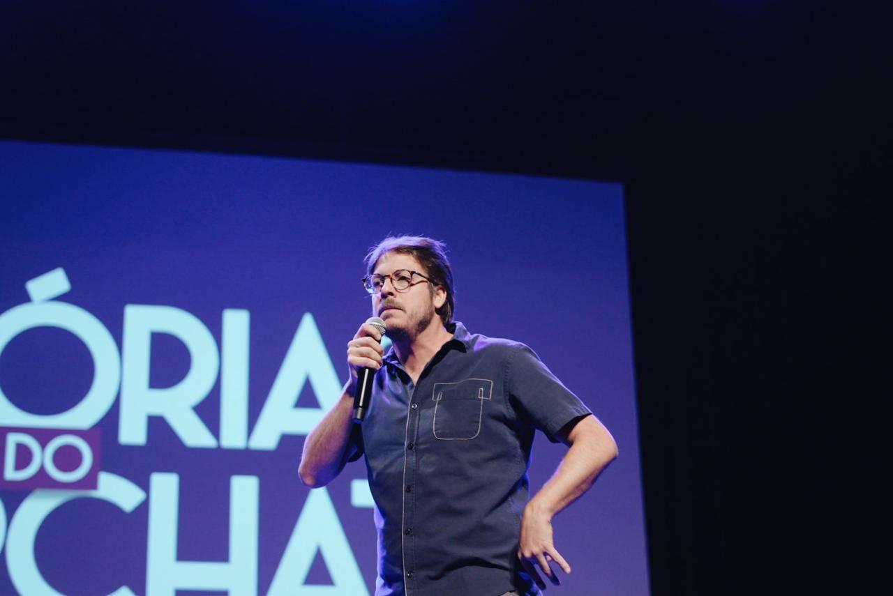 Depois da turnê internacional, com sessões esgotadas em todas as cidades, Fabio Porchat abre novas datas da turnê 