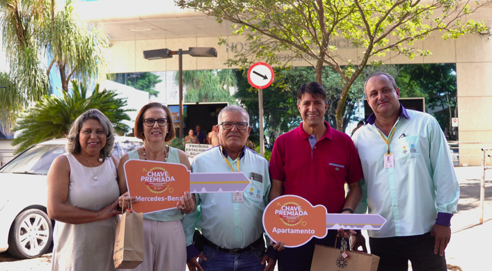 Grupo Luta Pela Vida entrega prêmios para os ganhadores da campanha 'Chave Premiada'